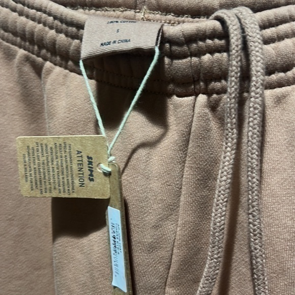 Skims Outdoor Fleece Pullover - Picture 2 of 10